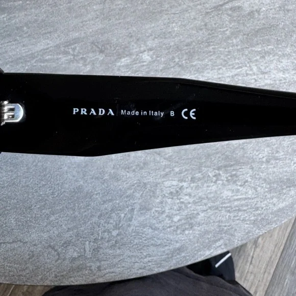 Prada black sunglasses - Picture 5 of 10